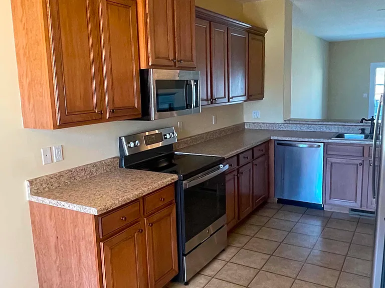 1505 Stonebluff Ct — Photo 15