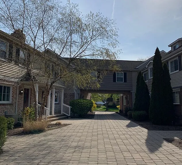 853 Village Quarter Rd — Photo 6