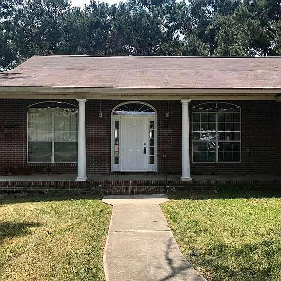 1st image of 17 Red Oak Ln