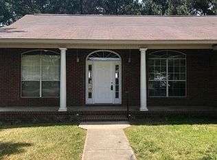 17 Red Oak Ln, Hattiesburg, MS 39402