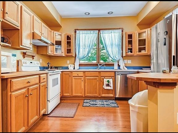2nd image of 79 Highland St Unit 2