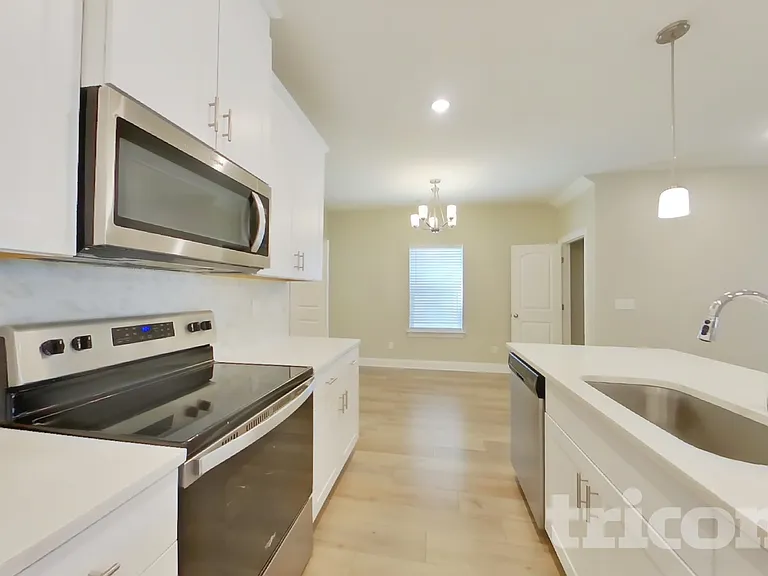 1331 Carriage Park Dr — Photo 5