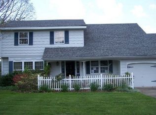 44 Forest Hill Dr, Hubbard, OH
