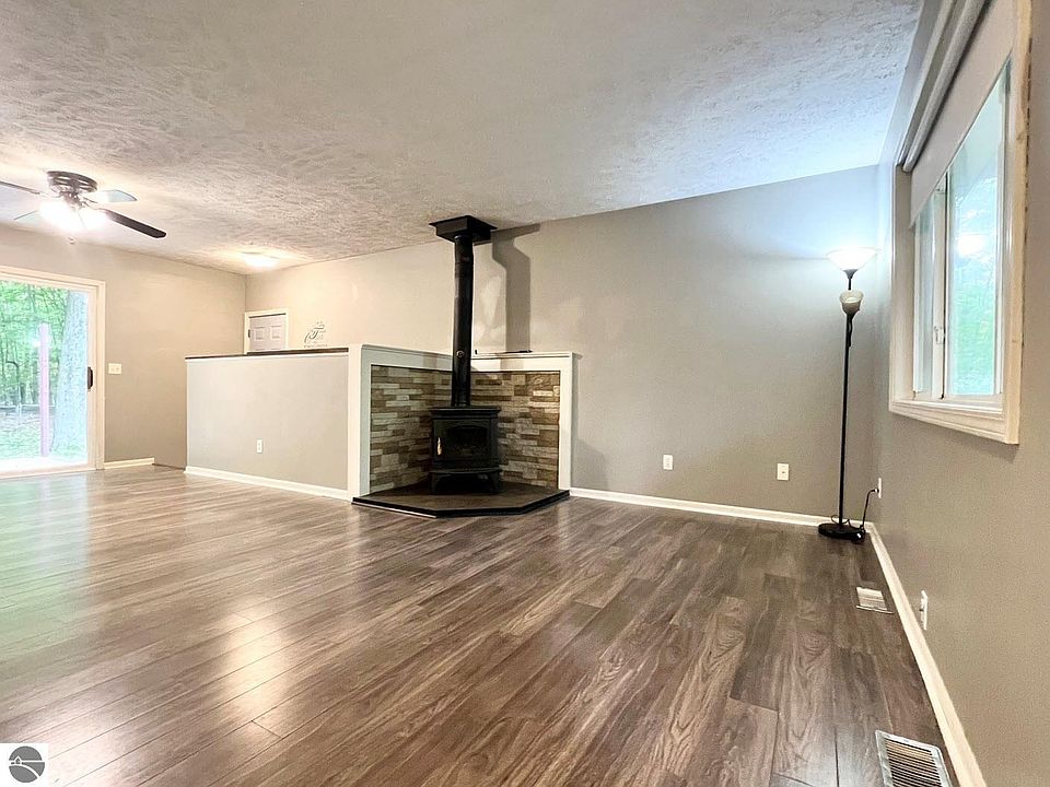 878 Betsie River Rd, Interlochen, MI 49643 Zillow