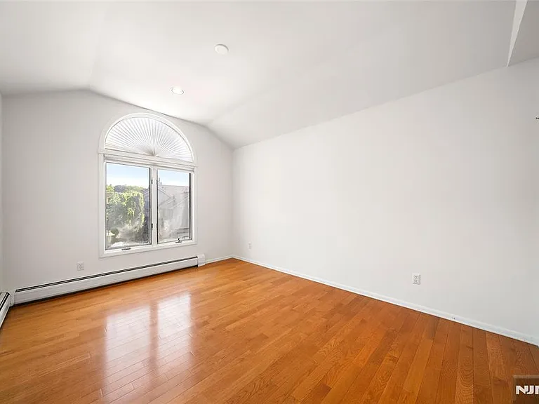 408 Dogwood Ct — Photo 28