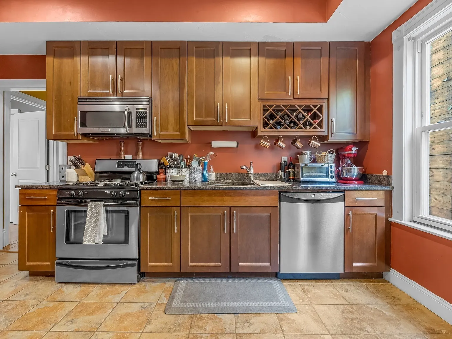 2 bed, 1.0 bath, 1068 sqft, $3,000 — Photo 3