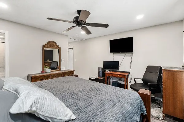 4 bed, 1764 sqft, $1,900 — Photo 3