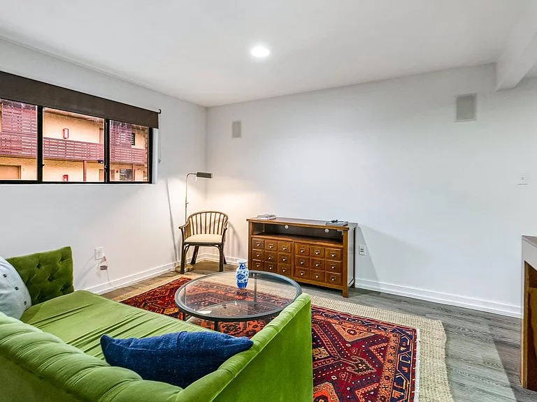 635 N Scott St — Photo 21