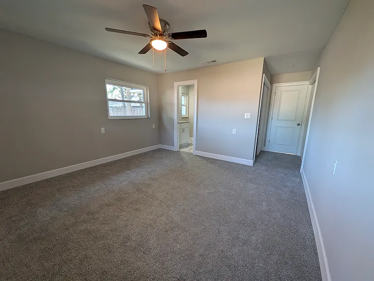 5523 Venetian Blvd NE — Photo 20