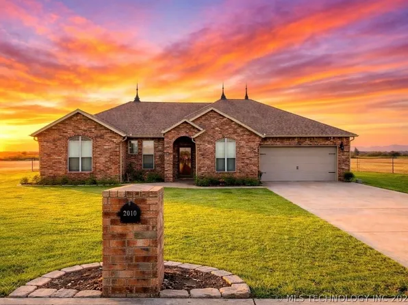 2010 E Creek Side Rd, Stigler, OK 74462