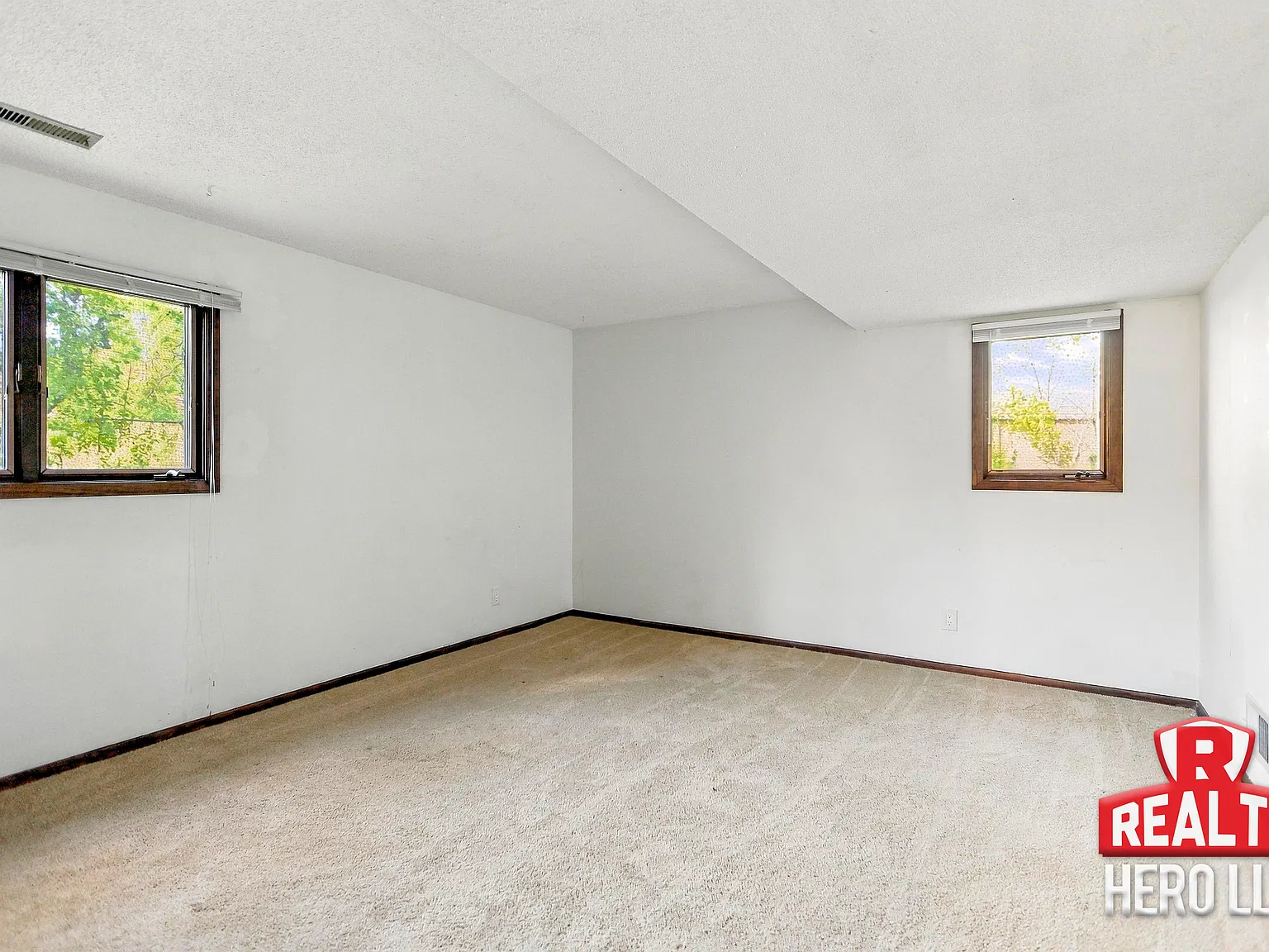 3 bed, 2100 sqft, $2,399 — Photo 3