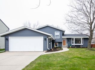 1250 Lambeth Rd, Waukesha, WI 53189