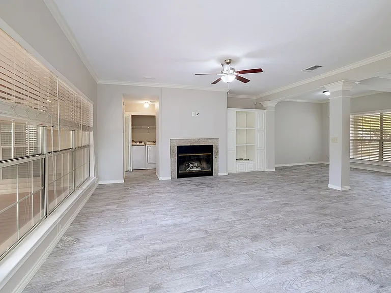 1811 Iris Ln — Photo 4
