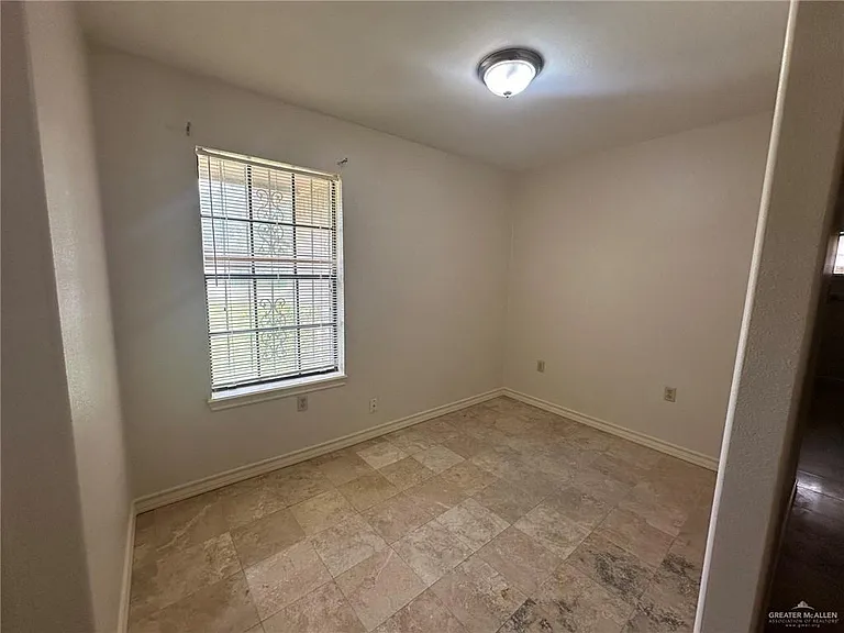 1200 S Gumwood St — Photo 11