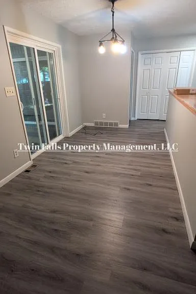 256 Crestview Dr — Photo 10