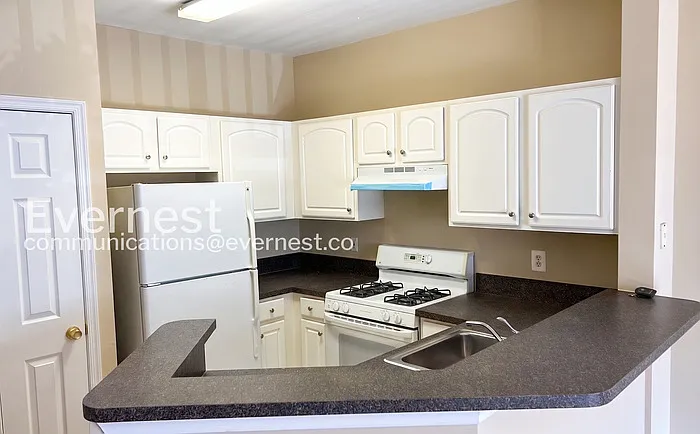 2 bed, 2.0 bath, 1200 sqft, $2,495 — Photo 3