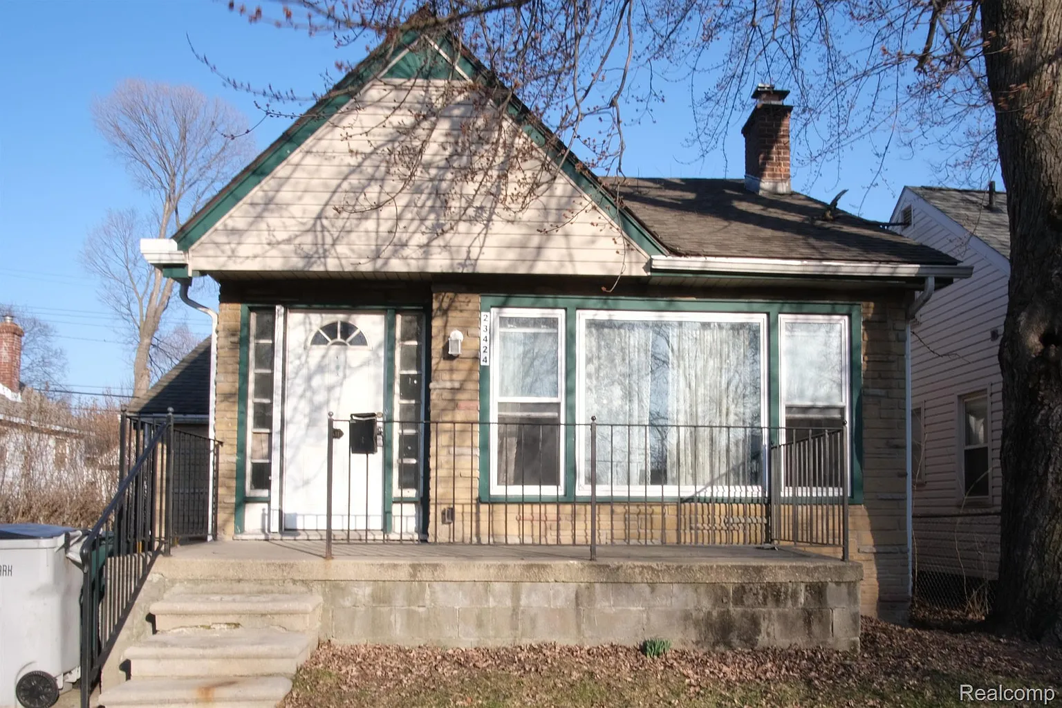 23424 Couzens Ave photo 1
