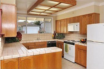 Kitchen :: 732 Cuesta Ave