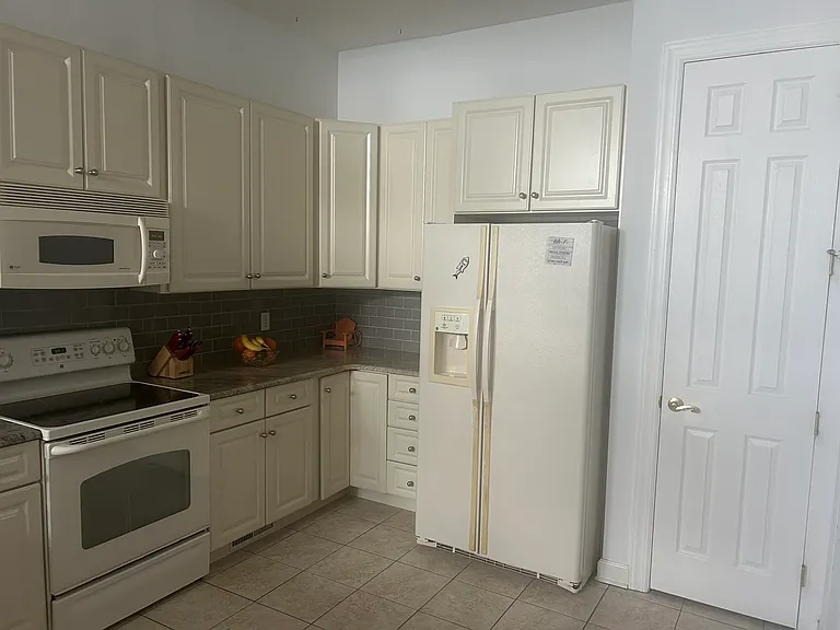 31326 Founders Ave — Photo 5