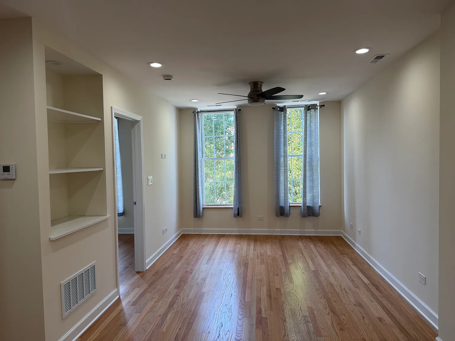 1 bed, 880 sqft, $2,000 — Photo 2