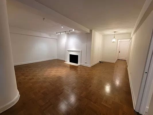 1st image of 40 Central Park S #9E