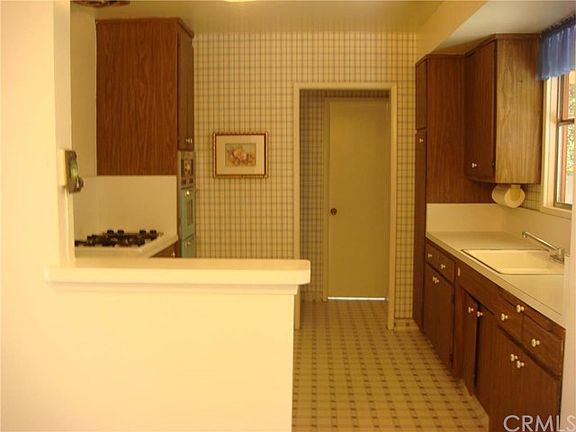 3rd image of 14675 Channing St