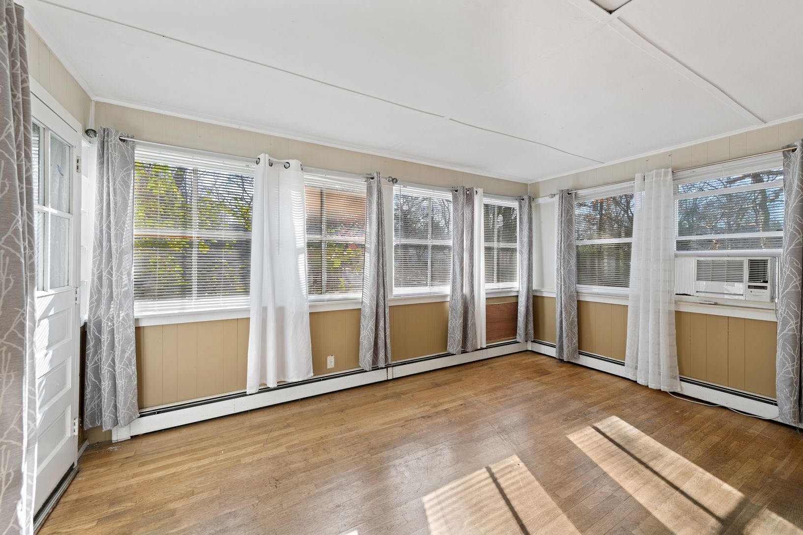 Dining Area off Entrance