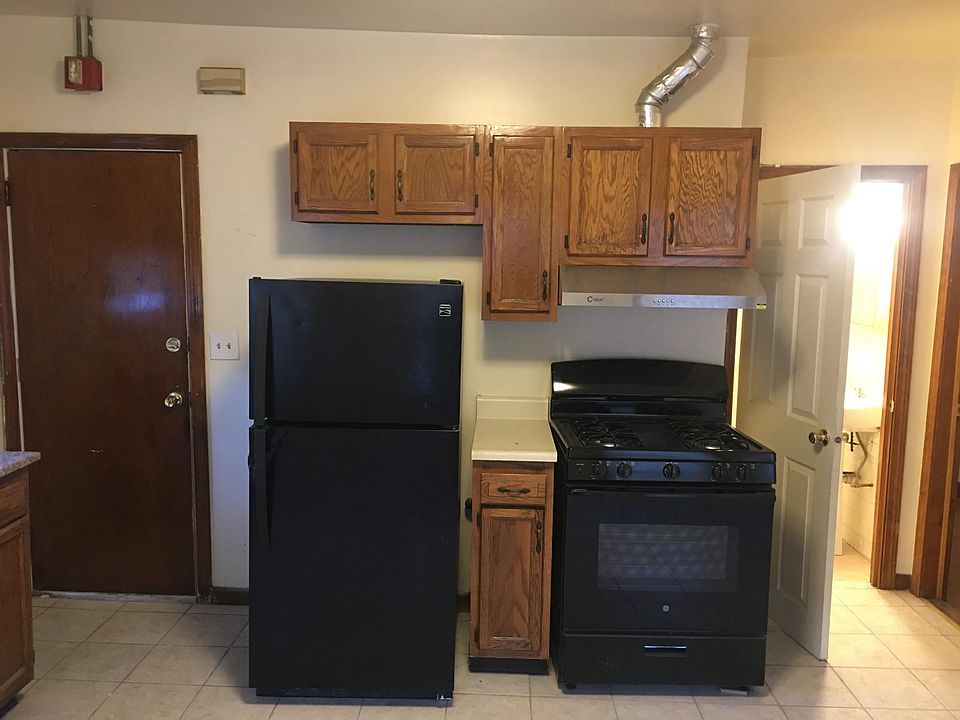 2nd image of 32 Capital St