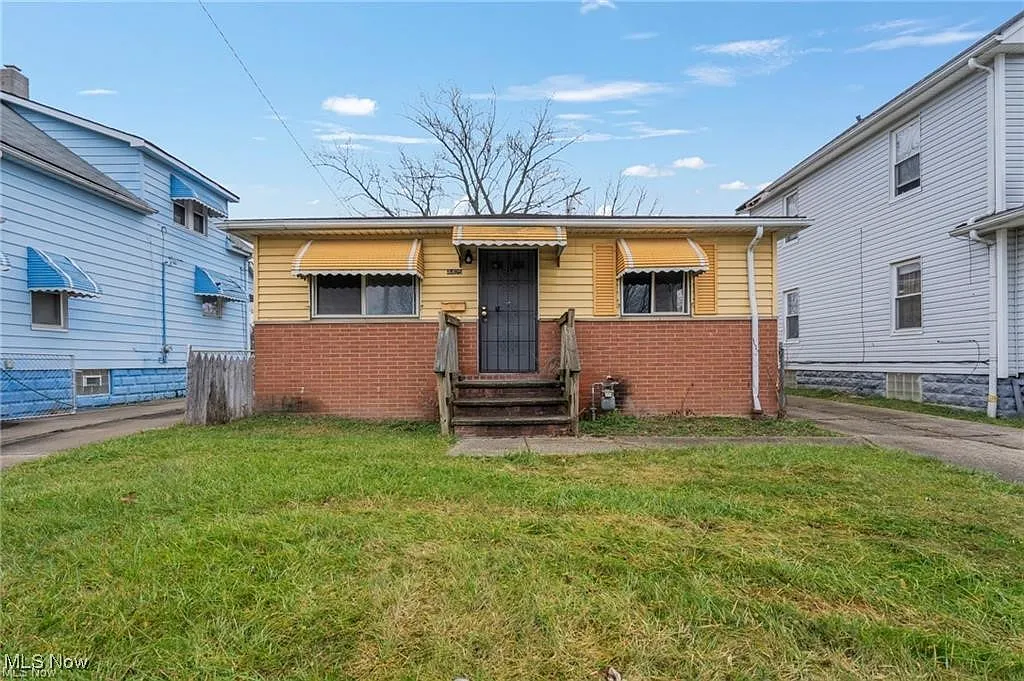 4405 E 156th St photo 1