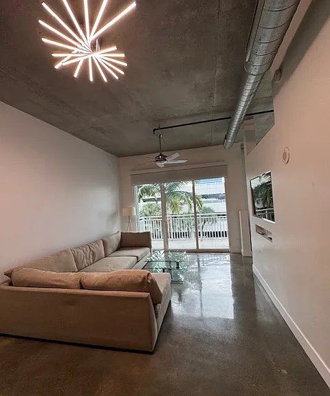 313 NE 2nd St #302 — Photo 3