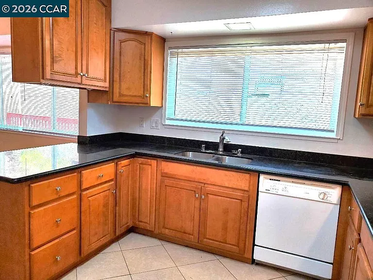 708 Court Ln — Photo 11