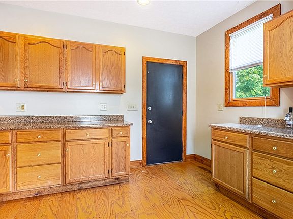 5th image of 244 Quitman St Unit A