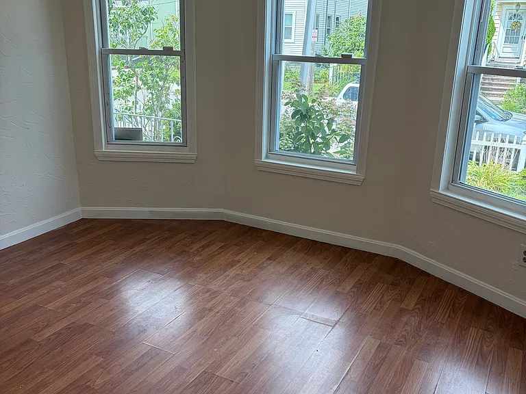 50-52 Bainbridge St #1 — Photo 8