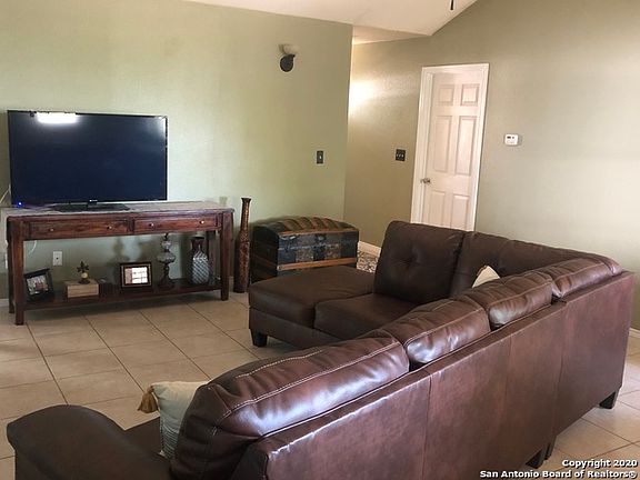 5th image of 566 Ramblewood Dr