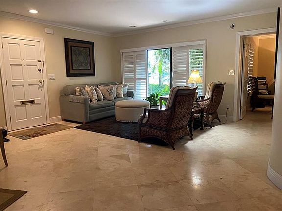 2nd image of 325 Sunset Dr APT D