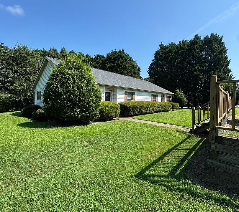 1st image of 104 Peninsula Place Ln