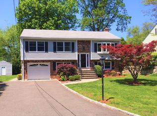 45 Lindsey Ave, Stamford, CT 06905