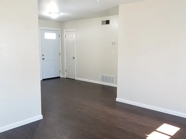 515 Warwick Dr — Photo 16