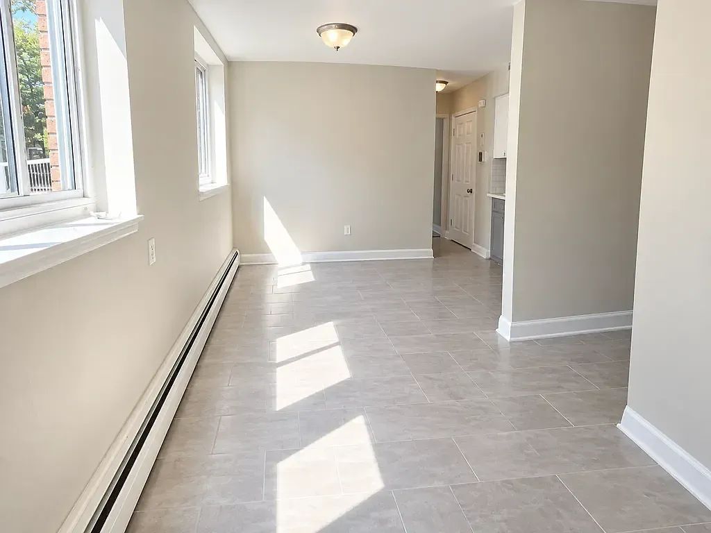 2 bed, 650 sqft, $1,795 — Photo 2