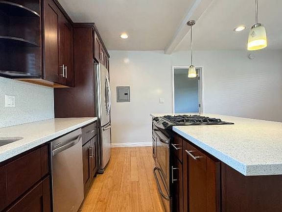 3rd image of 1706 Grismer Ave #105
