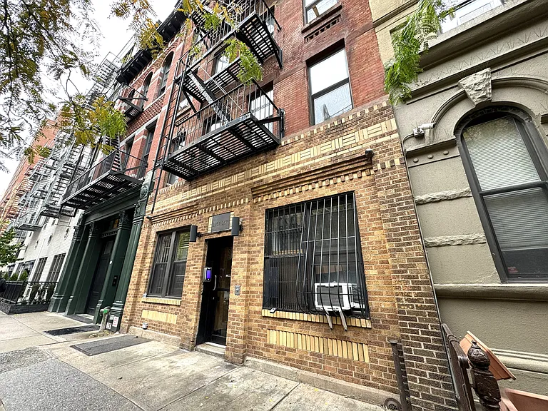 225 E 25th St #1D — Photo 12
