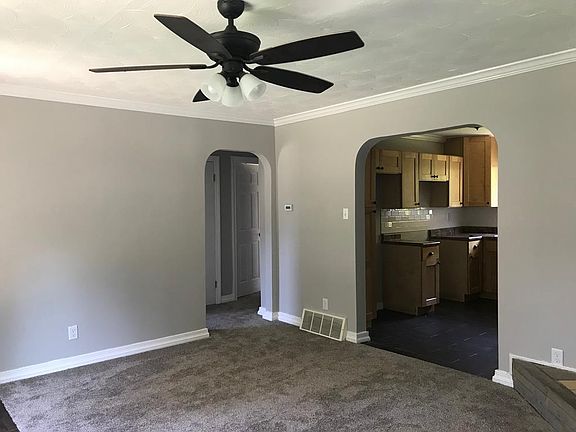 3rd image of 3046 Clover Ave