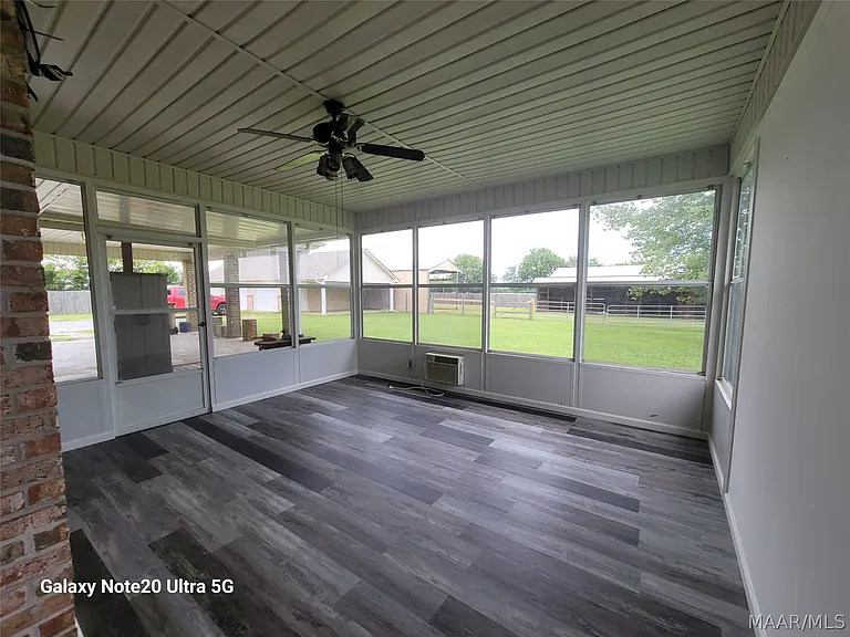 77 Groves Ln — Photo 35