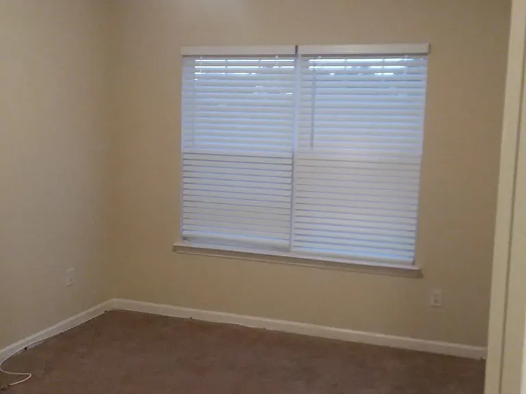 761 Georgetown Ln — Photo 16