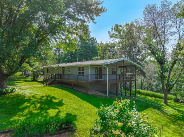 557 White Oak Ln, Hudson, WI 54016