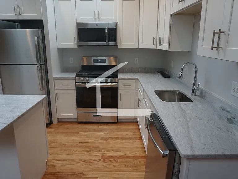 28 Murdock St #10 — Photo 3