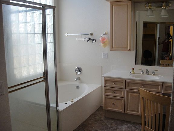 3rd image of 1413 W Spruce Dr