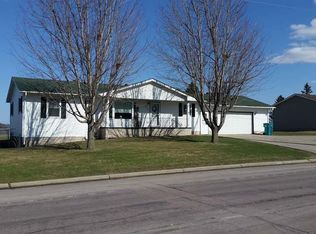 1205 8th St SE, Waseca, MN 56093