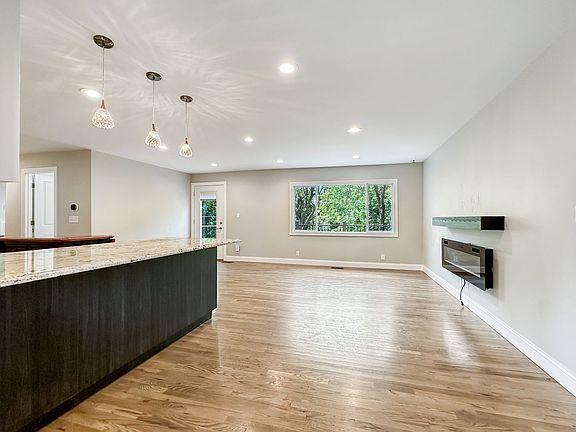 5th image of 6220 Hansen Rd