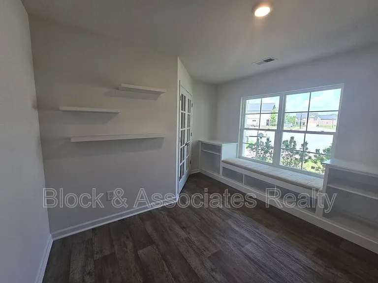 310 Beresford Way — Photo 9